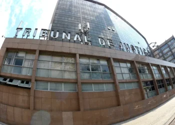 O Tribunal de Justiça do Rio de Janeiro (TJRJ) abriu inscrições para o novo concurso que oferece vagas para os cargos de técnico de atividade judiciária (nível médio) e de analista judiciário com e sem especialidade (nível superior).